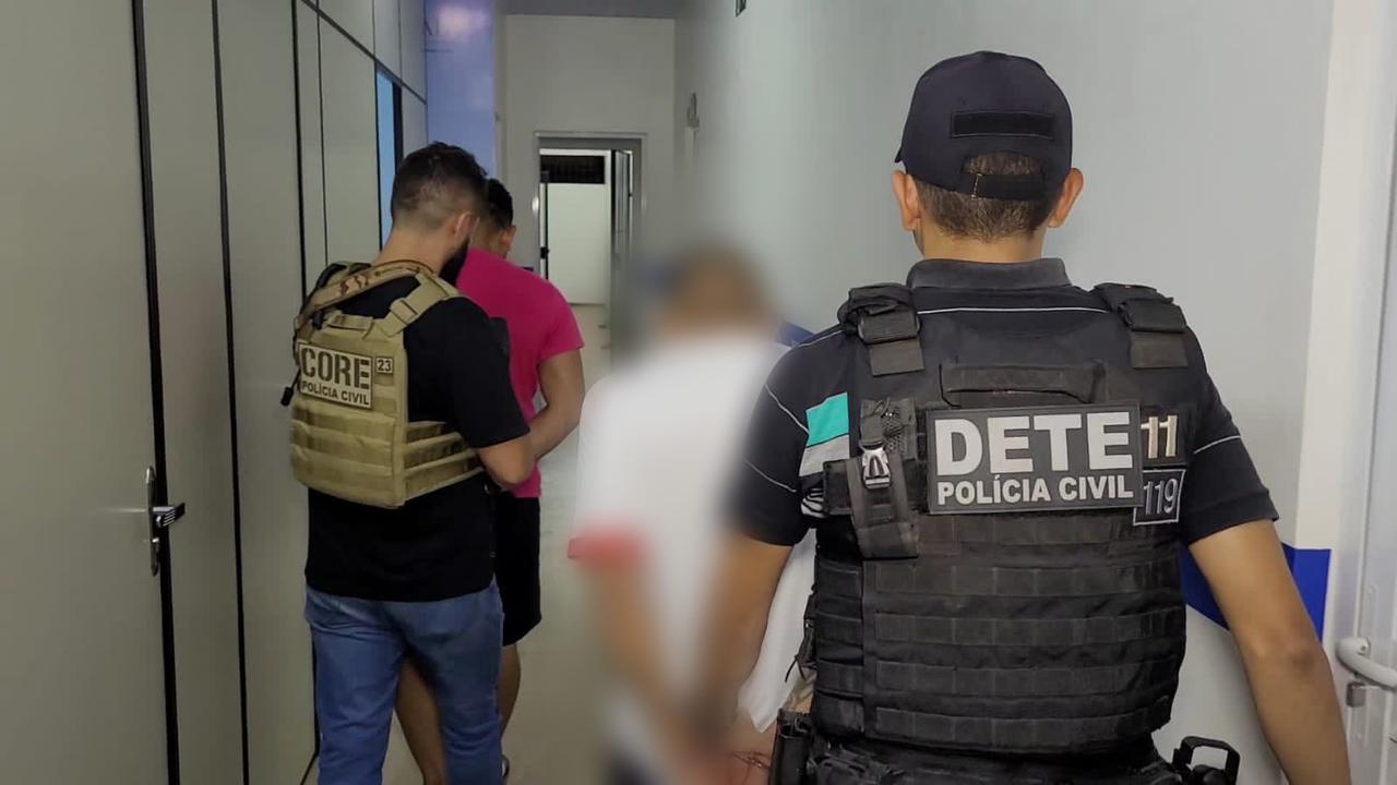 EM MACAPÁ, POLÍCIA CIVIL PRENDE HOMEM EM FLAGRANTE E APREENDE CERCA DE QUATRO QUILOS DE MACONHA DINHEIRO, UMA ARMA DE FOGO E MUNIÇÕES